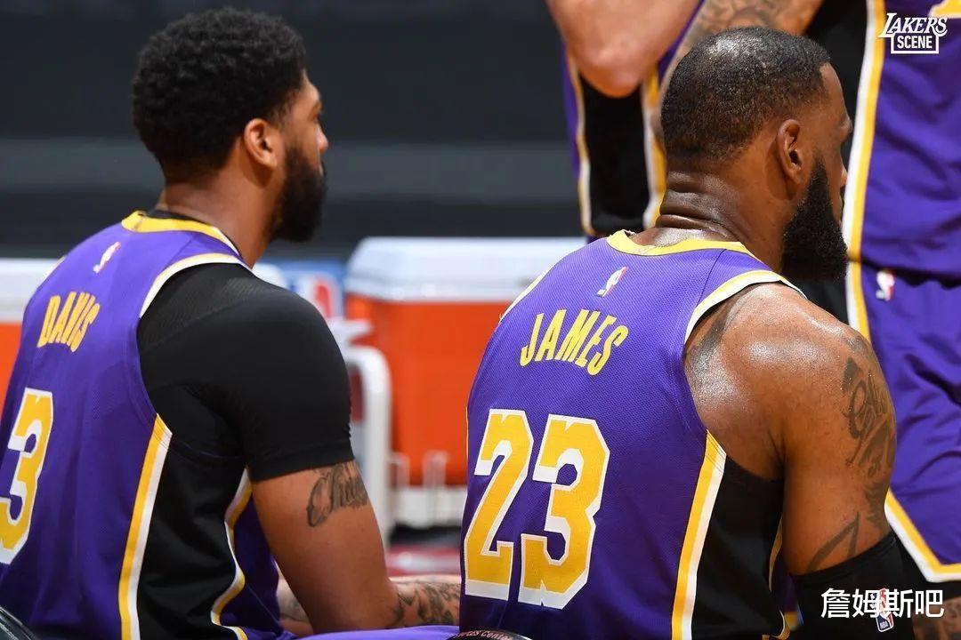湖人队|湖人上演20分逆转！詹姆斯一记暴力劈扣，现场重复播放了10次
