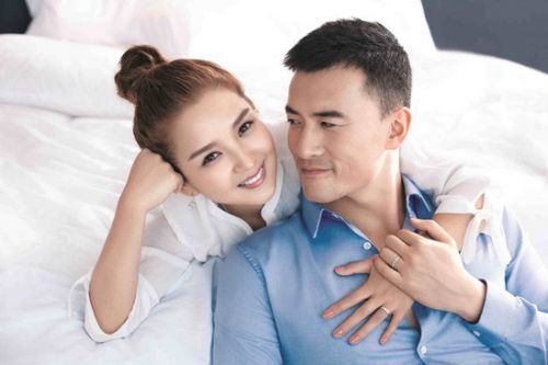 华晨宇|何洁秀幸福！心疼刁磊早起做早餐购置万元厨具，辟谣生四胎传闻