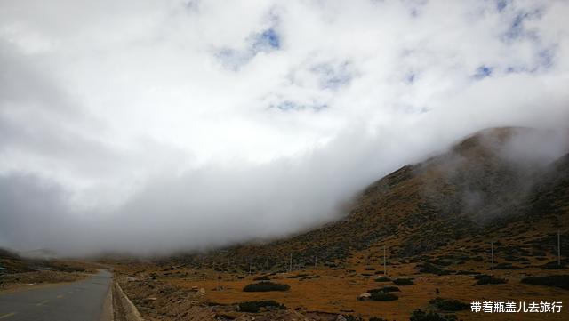 东达山 川藏线上海拔最高的东达山，号称生命禁区，一年至少10个月会下雪
