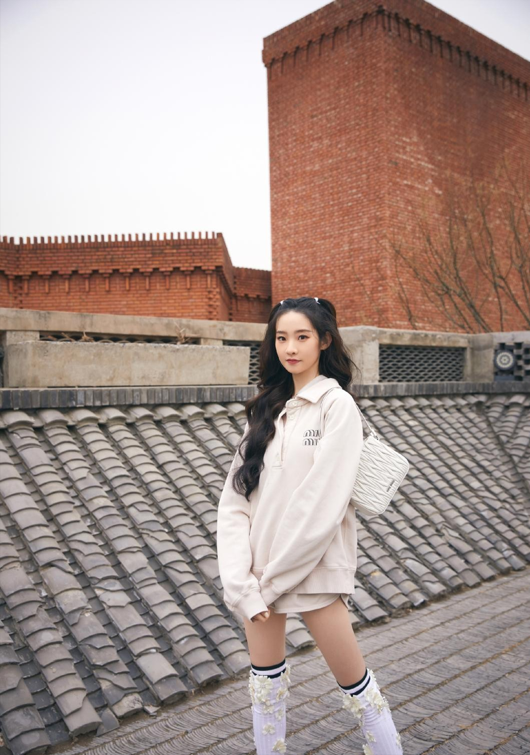 Lady变美日记 张艺凡穿紫色好少女,紫色花边针织衫穿出甜美感,让人忍不住心动