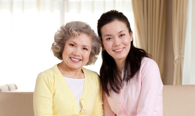 陈语旧嗤|儿媳妇坐月子时，她把儿子的前女友带回家里，还说儿子没福气