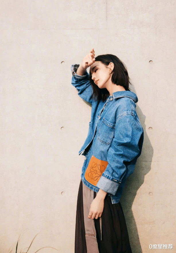 0度星推荐|张钧甯美到骨子里，牛仔外套都能穿出女人味，小露香肩风情万种