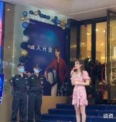 明星大侦探|50岁洪欣10天赶5场商演，一脸疲惫卖力演唱无人捧场，为养家太心酸