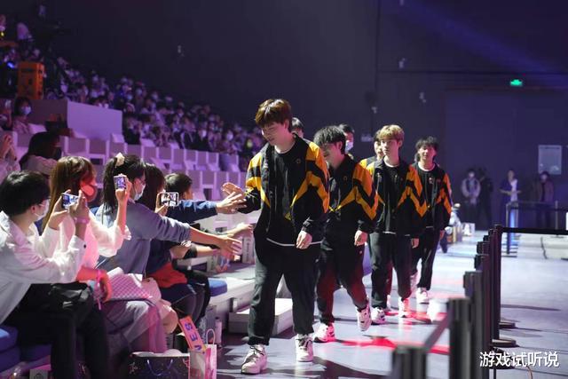 狼队|狼队小胖直言：打职业是为了梦想，而不是挣钱，距回归还有7个月