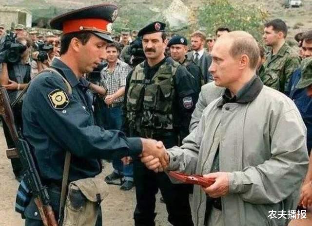 叶利钦|评价最低开国总统，在位八年一事无成，主动辞职后却实现国家崛起