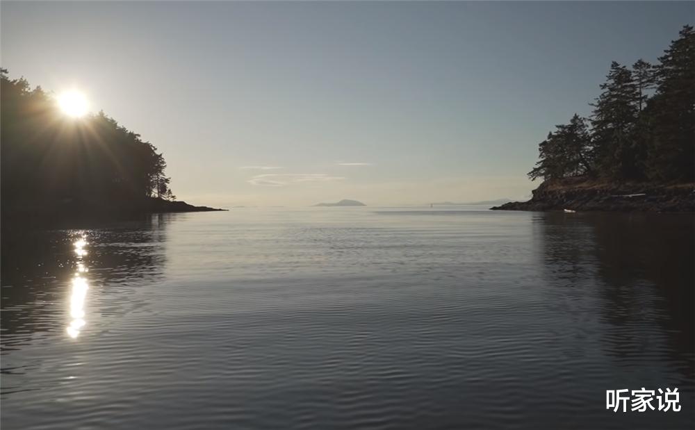 61岁老两口，在14㎡“船屋”中生活7年，蜗居船舱，却幸福快乐