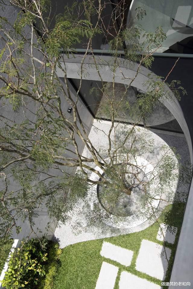 别墅|有曲线庭院特色的住宅：在保证隐私的前提下，让光线和风进入室内