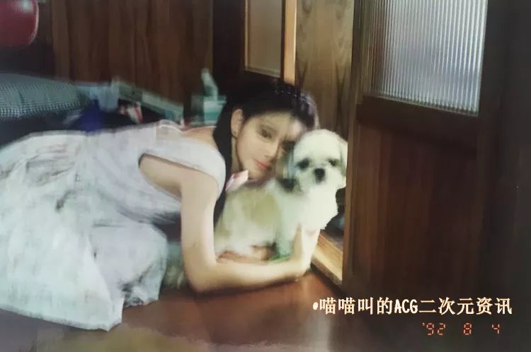 美妆博主|日本美妆博主晒出美少女母亲侧颜照引发热议，几十岁的年纪还有少女般的容颜！