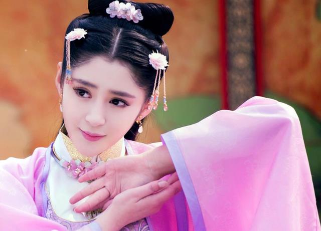 郑爽|有种“整容”叫李心艾，别人一胖毁所有，而她却因胖逆袭成女神