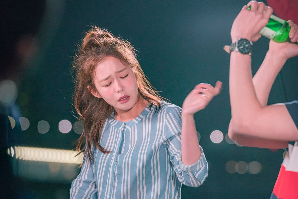 花影人间情感|大龄剩女，别冲动结婚，看清男人娶你的目的，给自己留条退路