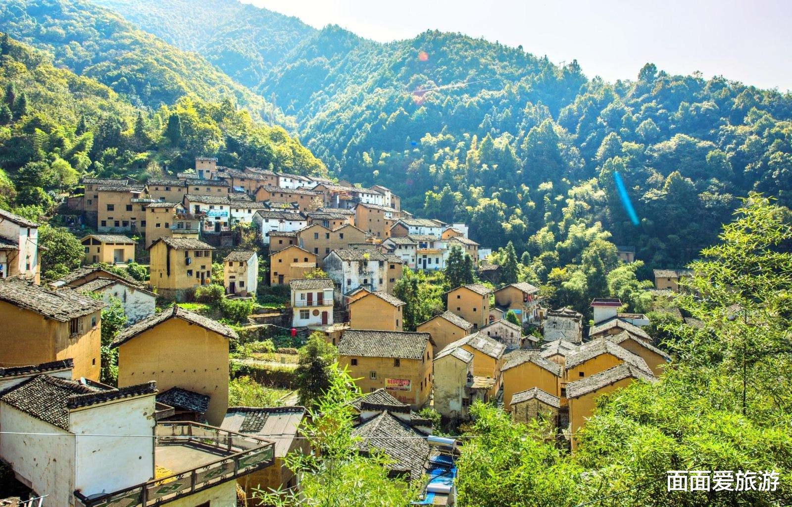 武功山|皖南山区里的奇特建筑，错落有致质朴壮观，为当地建筑派的奇葩