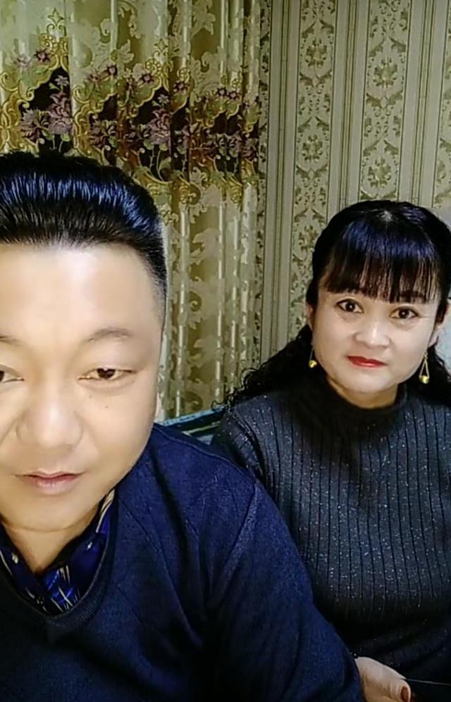 春联|大衣哥大秀书法写春联，儿媳妇浓妆直播堪比女鬼！