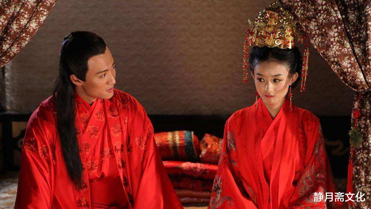 姐姐|民间故事：小伙月夜钓鱼，遇寡妇河中洗澡，害他失去童子身