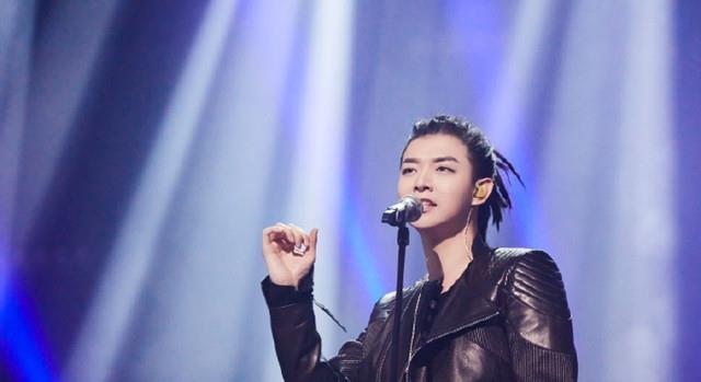 MARRY|父子情深!霍尊退出节目录制后现身机场,父亲火风亲自接机