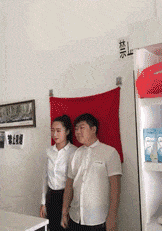 “检查背上刻的疙瘩对不对,拿真货对比下!”老哥艺高人胆大...