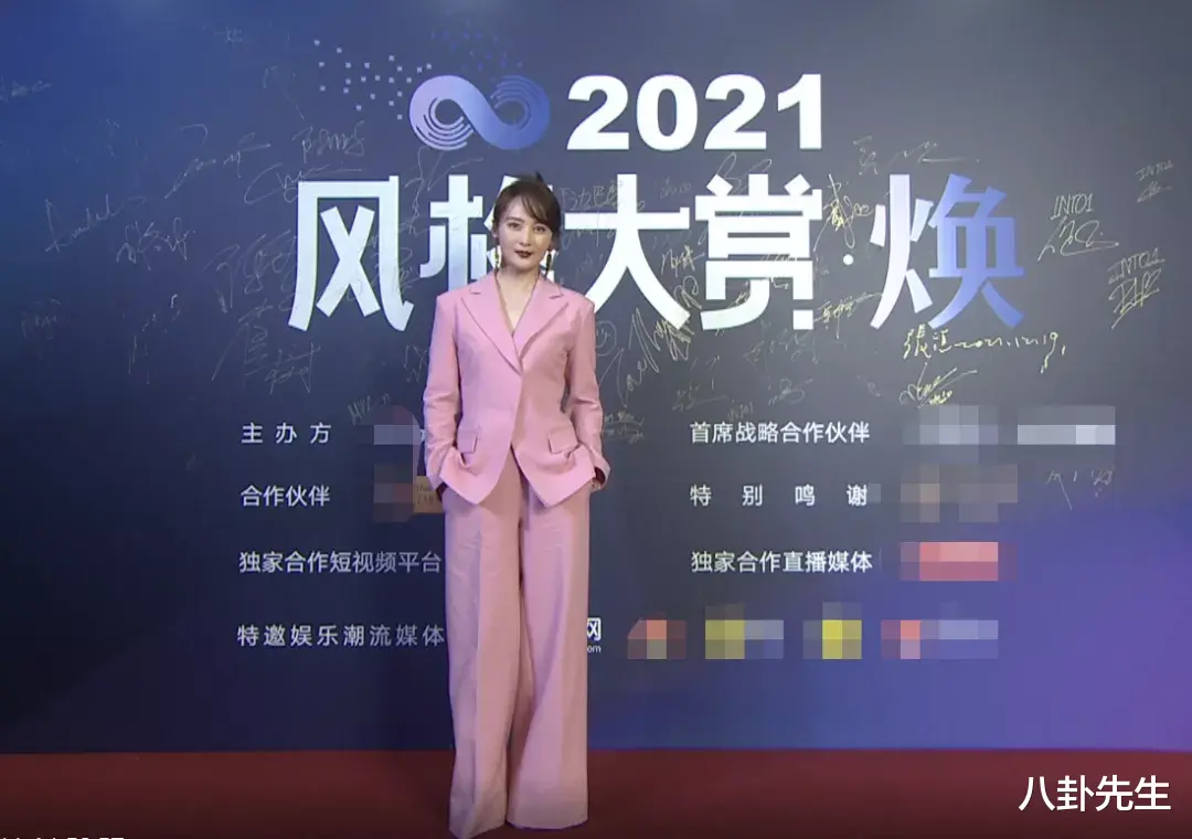 蒋勤勤|最新红毯：蒋勤勤像乡村企业家，程潇红裙诡异，男星穿厚底鞋增高