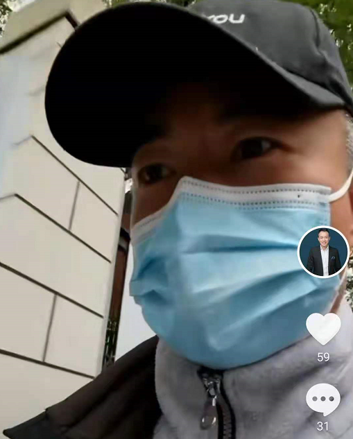 邱启明|邱启明出狱后风光不再，去菜市场花十块钱缝衣服，二婚娶小10岁妻