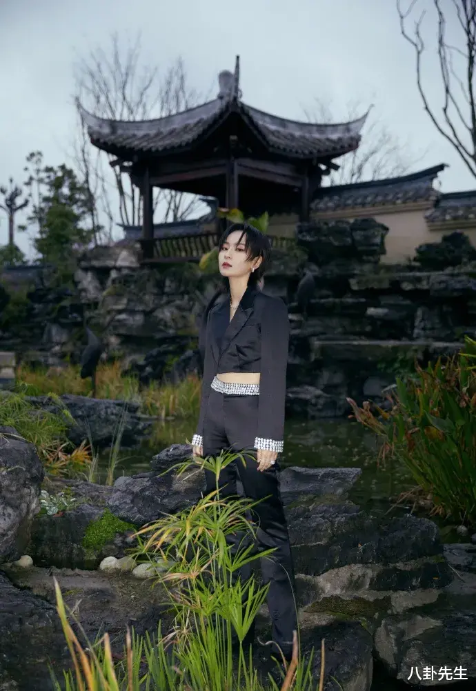 关晓彤|悦游盛典：周笔畅腰腿显粗，檀健次被拍成一米四，段奕宏气场强