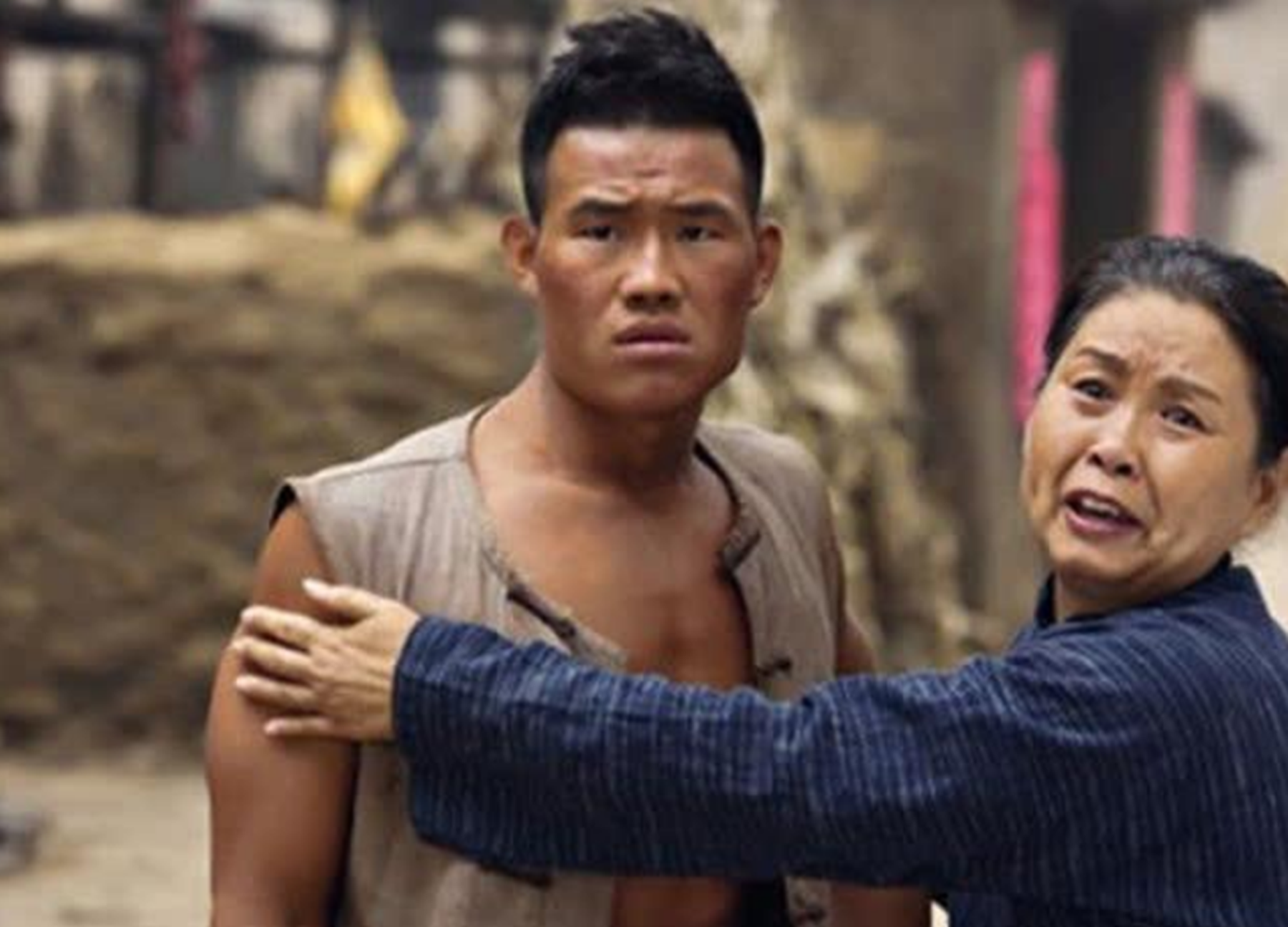 战狼2|不听成龙劝阻，“嘎子哥”翻拍《战狼2》，想复制成功却差评一片