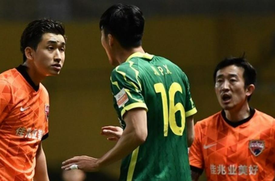 北京國安|涉及北京國安隊(duì)VS深足！專家：晉鵬翔紅牌是錯判！周鑫不應(yīng)被罰下