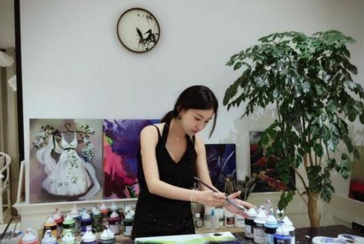 奶果的妈咪 她的长相清纯身材撩人，大二被王晶相中一炮而红，拍电影吸金26亿