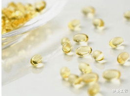 伊美如云|眼周的脂肪粒千万别挤,教你两个实用小妙招避免出现脂肪粒