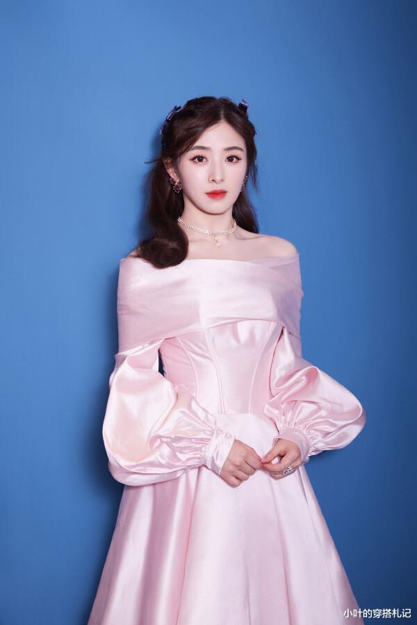 张含韵|张含韵瘦身成功,打扮少女,腿型超好看