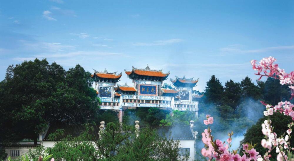 雅馨 拥有洞天福地的湖南古县,每年接待游客500万,却2年前才有火车站