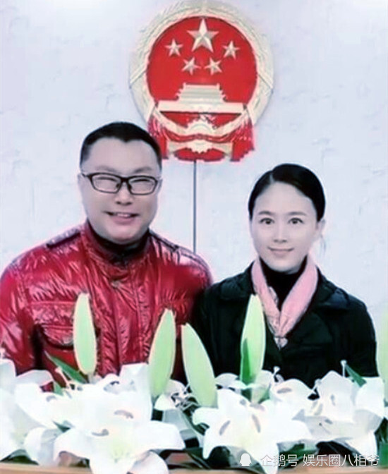 幽默搞笑神回复|51岁尹相杰小16岁娇妻罕见同台献唱，配合默契大秀恩爱