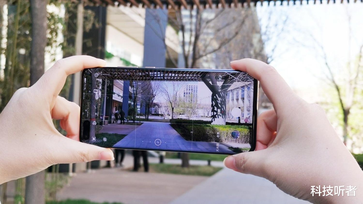 国产手机|国产手机“遮羞布”被扯下？华为退场后，苹果的登顶说明一切