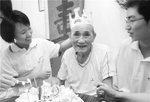 西游东进|穷老头白方礼捐款35万：总有这样的人，能让我们精神得到洗礼