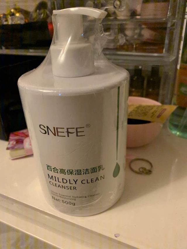 谷梁凝雁 这些洗面奶超温和，让你洗完脸一点都不假滑，脸嫩嫩的，很舒服