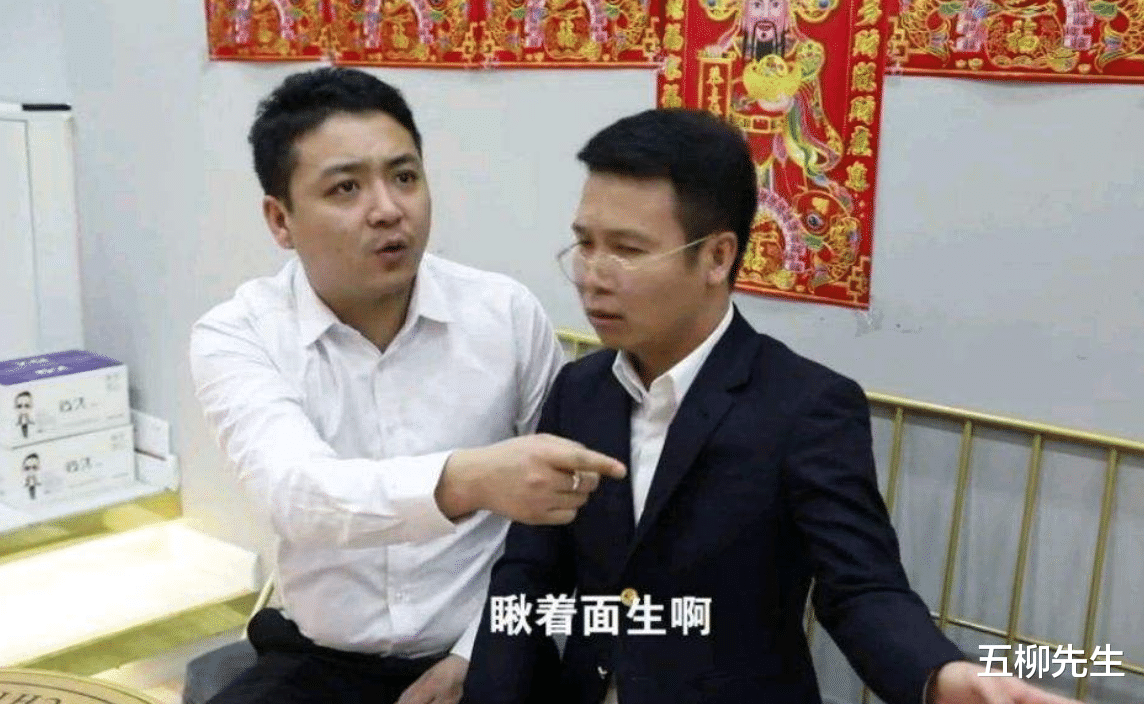黄晓明|梦幻联动！二龙湖张浩连麦反诈老陈人气破10万，评论却出奇一致