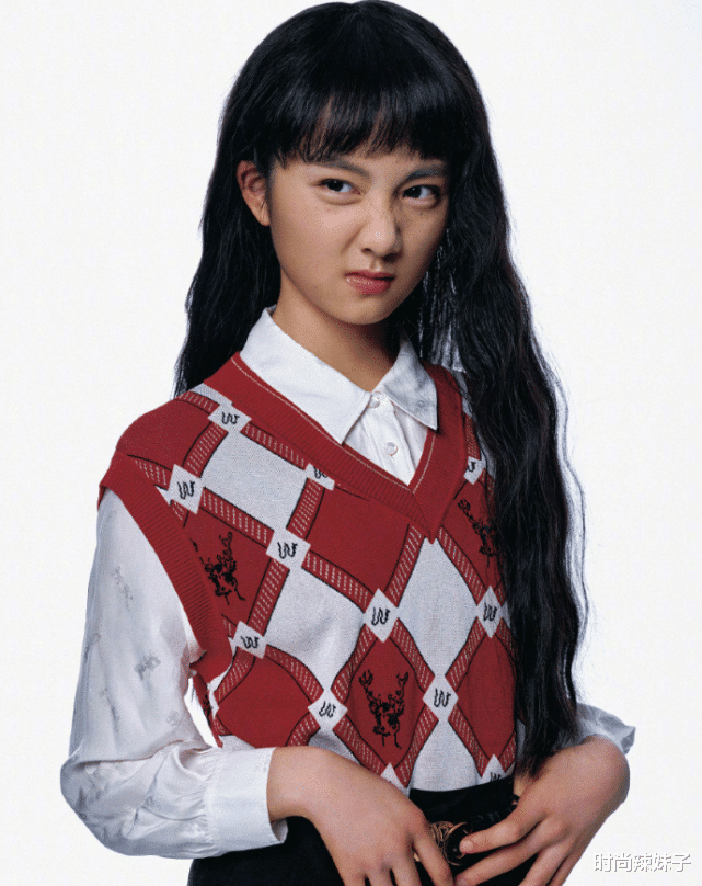 黄忆慈|“早熟身材”只服黄多多！14岁就穿白透丝，秀出身材不输成年人