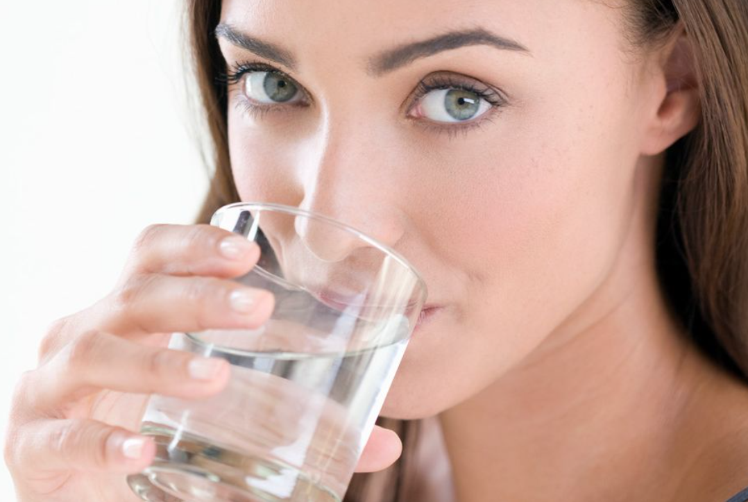 美丽女人的护肤宝典 女人吃苹果可以抗衰吗？老得慢的女人，都离不开这几件事，皱纹也少！