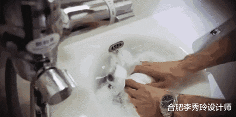 |在老妈的强烈要求下，阳台洗衣池装了双水槽，搓洗衣物太方便了