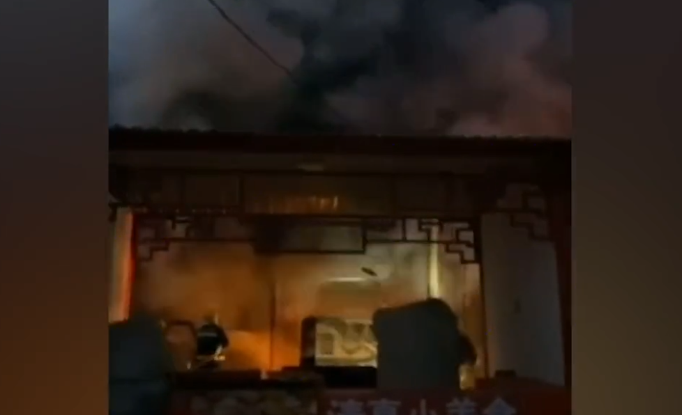 焰冰聊生活 突发！山东一蛋糕店起火致7人死亡，现场曝光