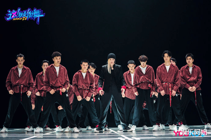 王一博|《街舞4》花絮图出炉！张艺兴白金刘海野性，王一博酷飒重回巅峰