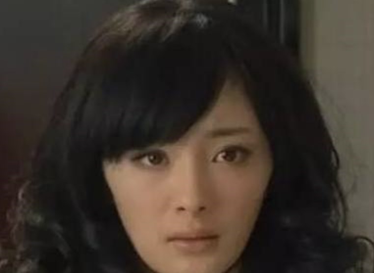 杨幂|女星“削骨”后遗症：杨幂变多边形脸，鞠婧祎脸歪，张萌挂不住肉