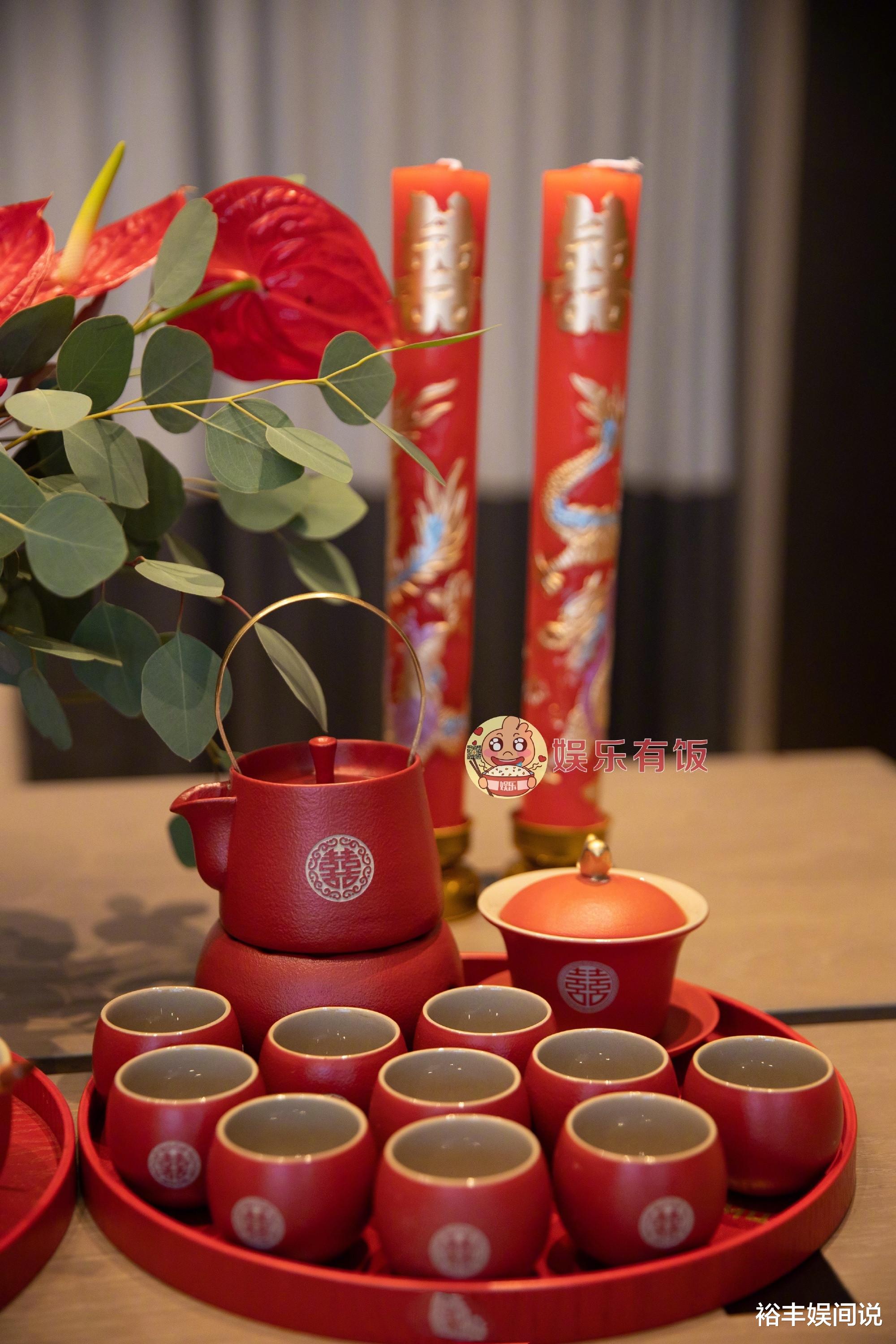 魏晨|魏晨于玮接亲现场曝光，大红色被褥喜气十足，四只龙凤茶杯好有型