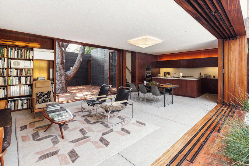 一对夫妻，买了块地，造了个有归属感的家，一起慢慢变老