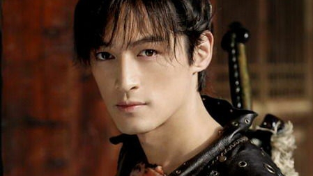 胡歌|自学成材的他，《仙剑》使他上升“小王子”，名气不亚于肖战