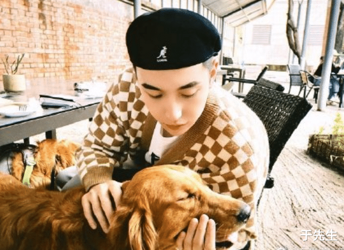 郭德纲|郭德纲外甥素质低下，路边小便被拍，这下看怎么洗