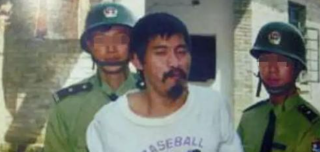 1996年电击杀手落网:窜7省杀25人,被抓时身戴佛像跪求警方饶命