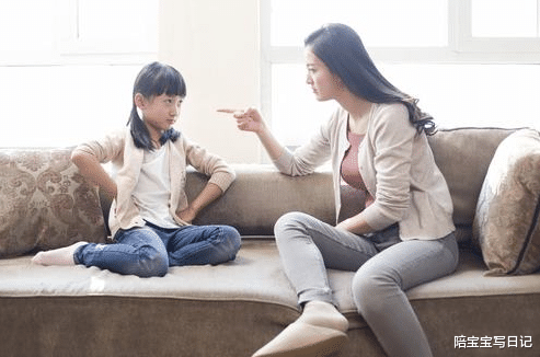 陪宝宝写日记|女孩啥时候第一次来例假？年龄不合适可能影响身高，父母需重视