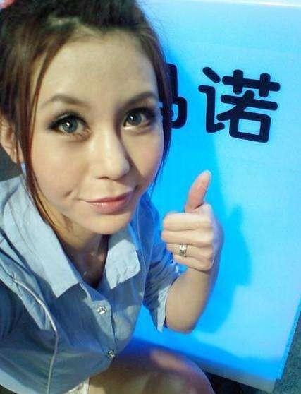 女孩|11年前，“宁坐宝马哭，不坐自行车笑”的女孩马诺，如今咋样了