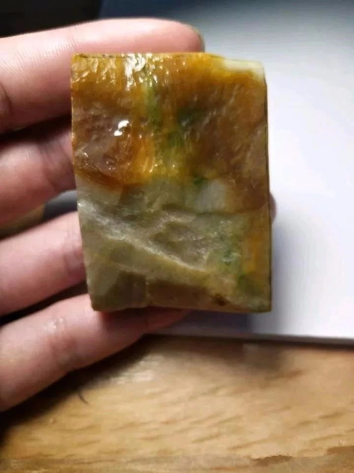 翡翠|朋友丢弃的原石片料,捡回来出成品后想出高价买回!