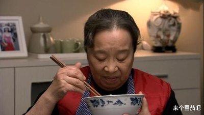 62岁阿姨自述:帮女儿带娃3年,每天设11个闹钟,女婿说最恨我