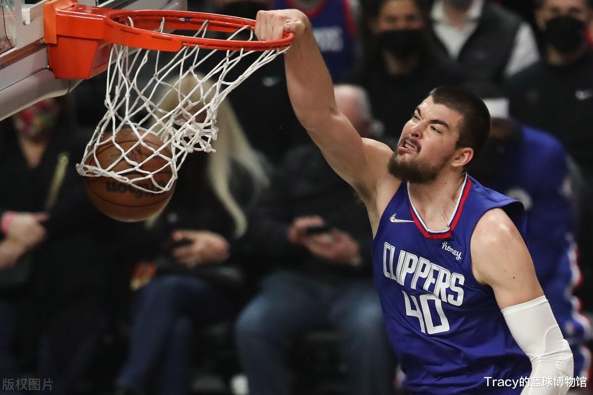 快船隊|瘋搶23個前場籃板，馬刺新王打爆快船！空砍25+6+6，喬治被此人害慘？