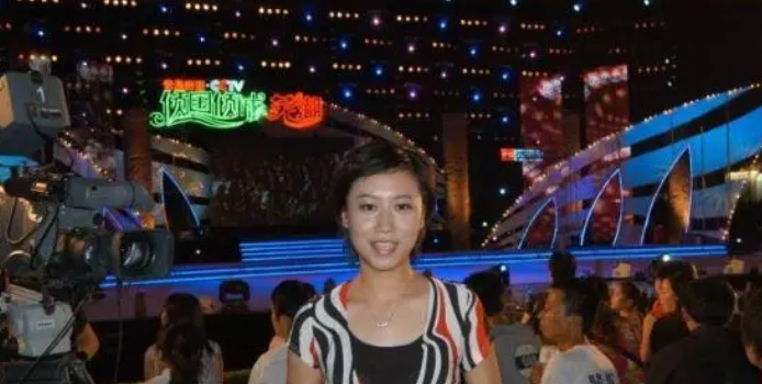 主持人|主持人魏笑婚礼变葬礼，父亲的坚持让人泪目：在我心中她从未离开